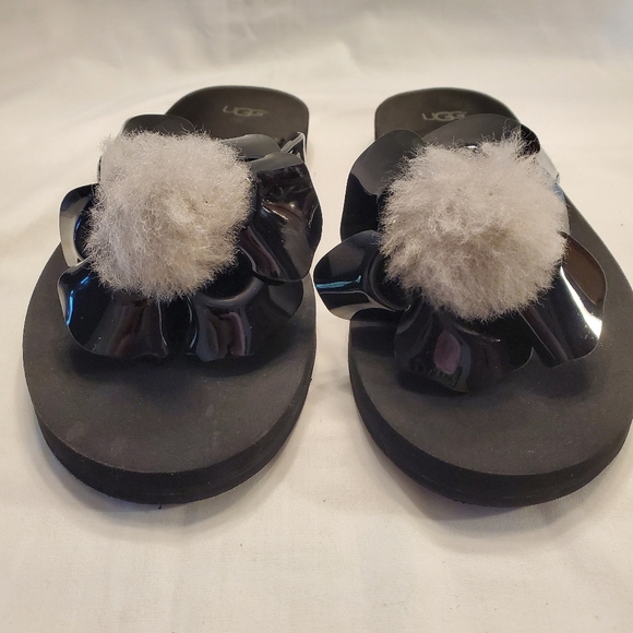 UGG Women's Poppy Flower Flip Flop Black Strap Black Outsole Size 6 - Picture 1 of 4